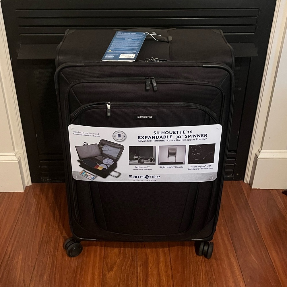 Samsonite Silhouette 16 Expandable 30” Spinner Travel Luggage